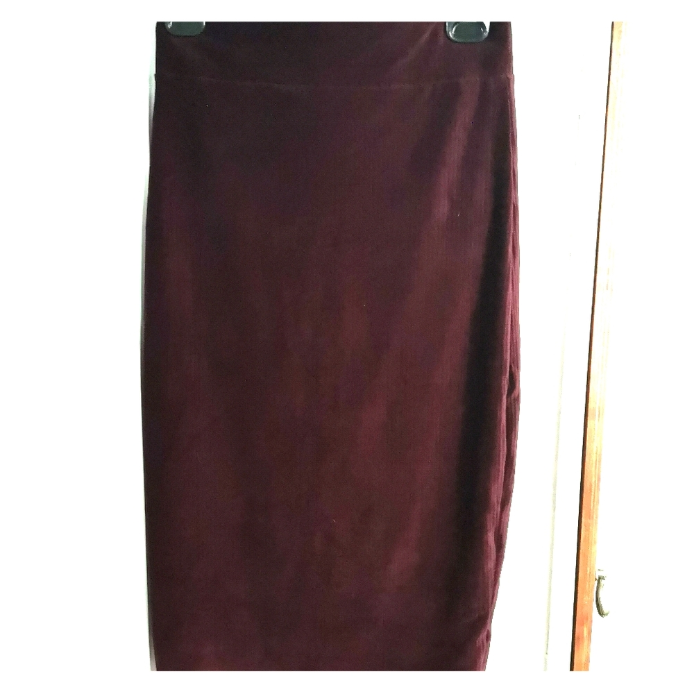 🌺 Velvet Burgundy Midi Skirt🌺